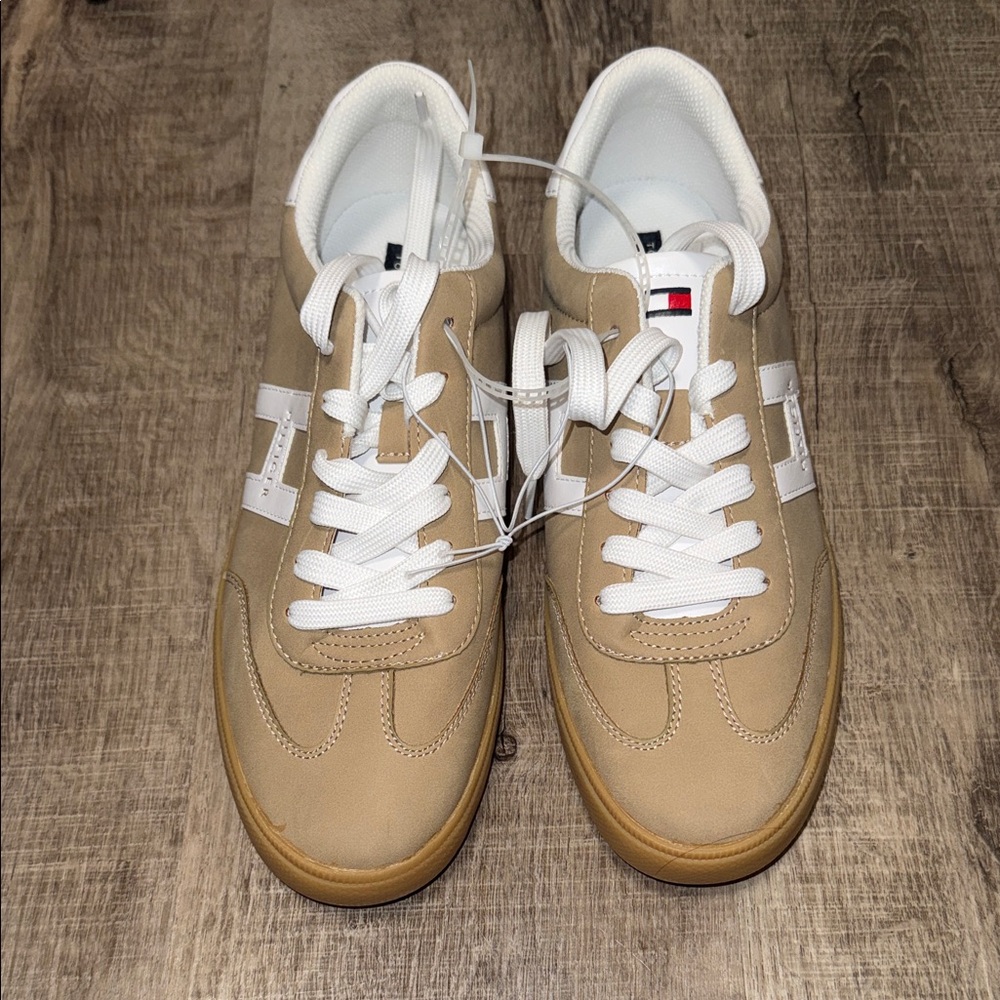 Tommy Hilfiger women’s Beige and White Sneakers